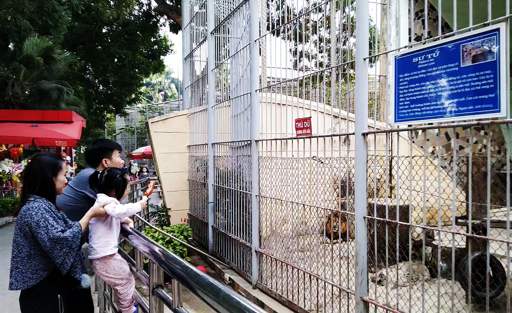 "Nhọc nhằn" công nhân nuôi thú dữ chạy xe ôm… để sống với nghề nhoc nhan cong nhan nuoi thu du chay xe om de song voi nghe