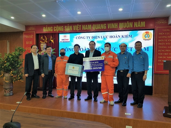 Hoạt động chăm lo Tết cho đoàn viên Công đoàn Điện lực Việt Nam