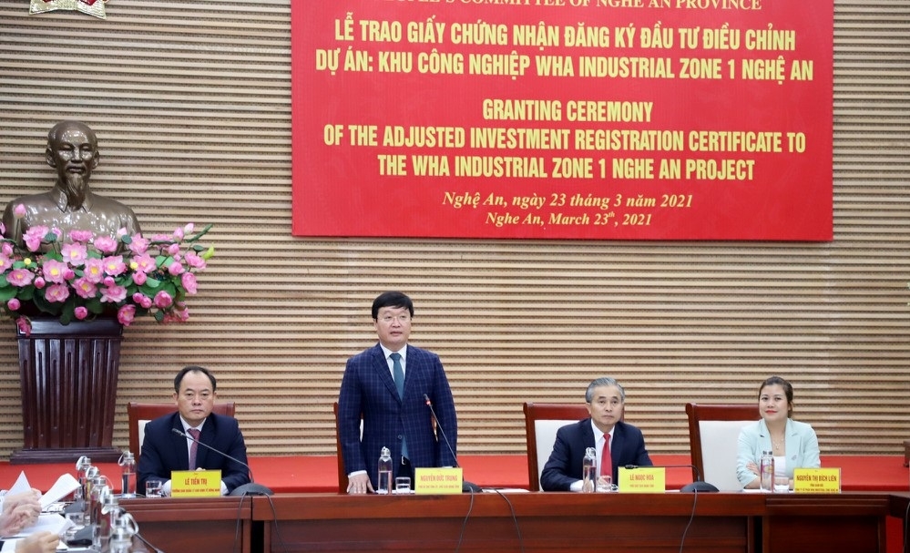 Nghệ An trao Giấy chứng nhận đăng ký đầu tư điều chỉnh dự án Khu công nghiệp WHA
