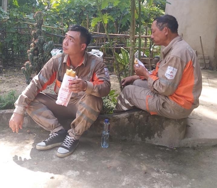 Nhọc nhằn công nhân ngành điện Nhọc nhằn công nhân ngành điện