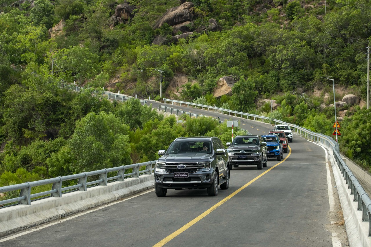 Cận cảnh Ford Everest Titanium Plus giá 1,452 tỷ đồng