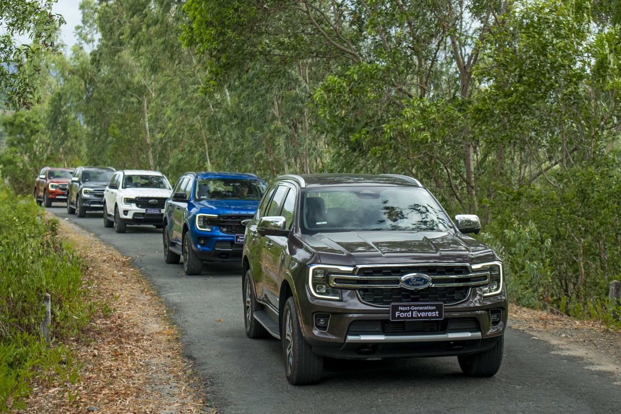 Cận cảnh Ford Everest Titanium Plus giá 1,452 tỷ đồng