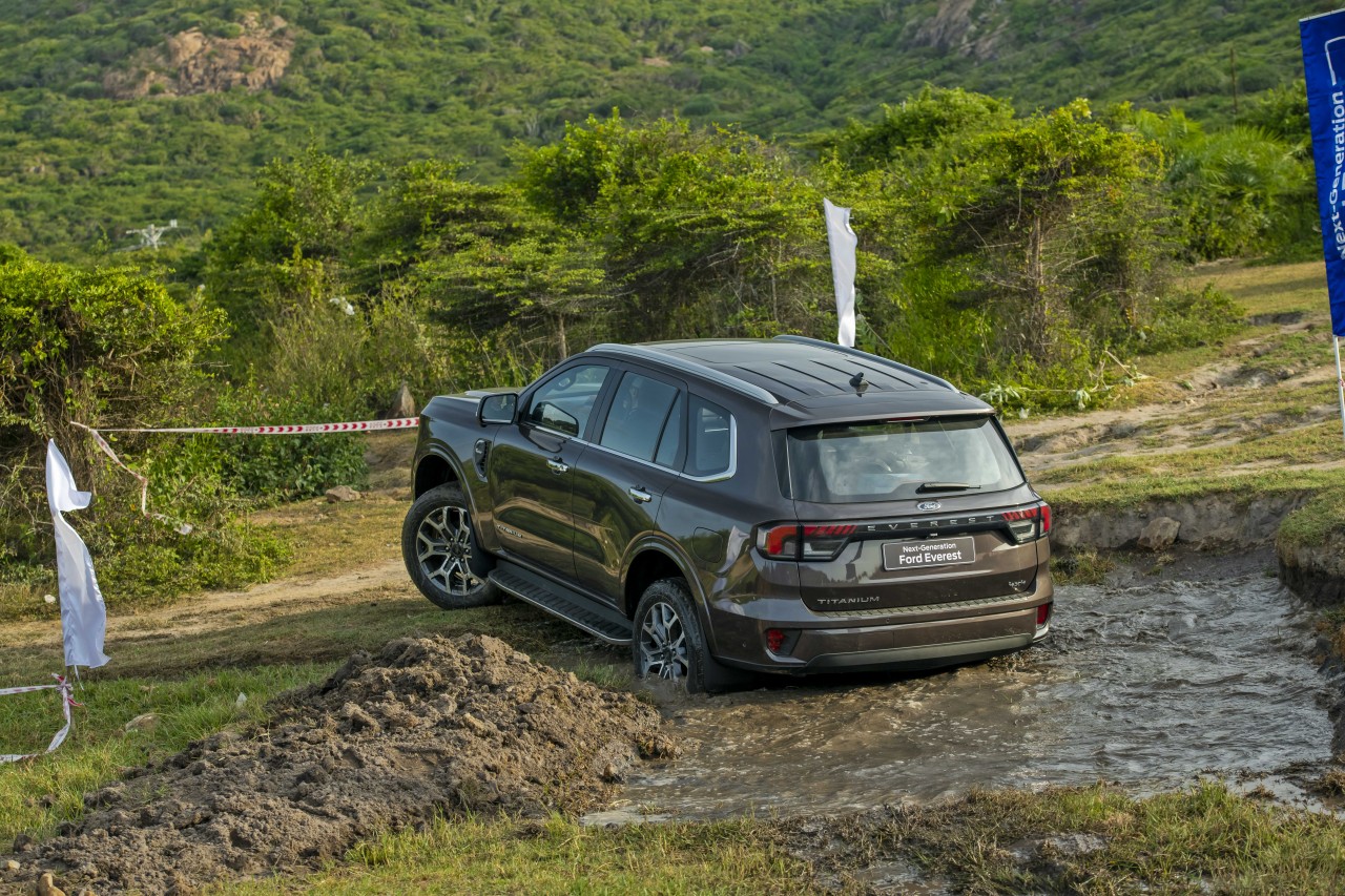 Cận cảnh Ford Everest Titanium Plus giá 1,452 tỷ đồng