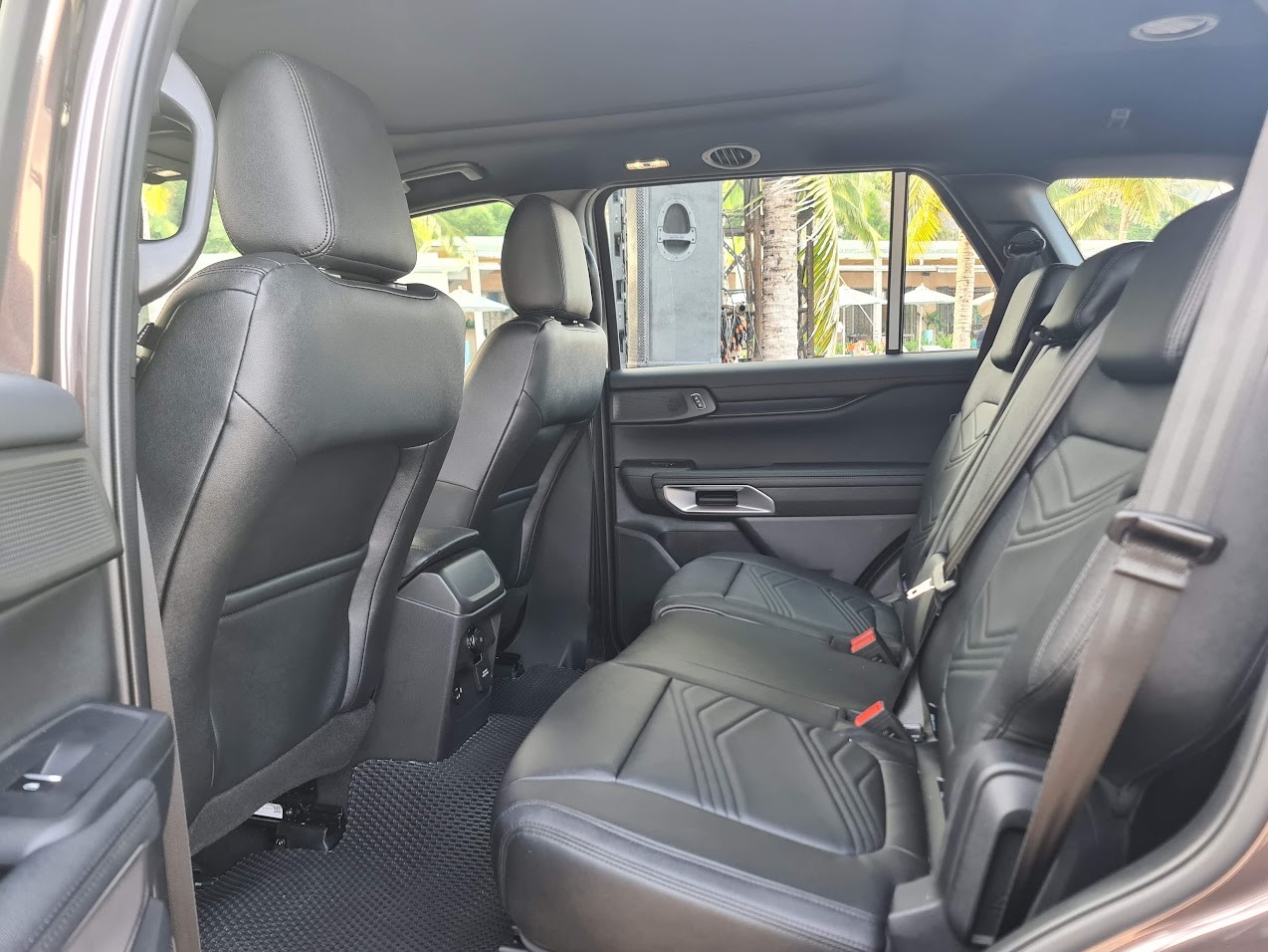 Cận cảnh Ford Everest Titanium Plus giá 1,452 tỷ đồng