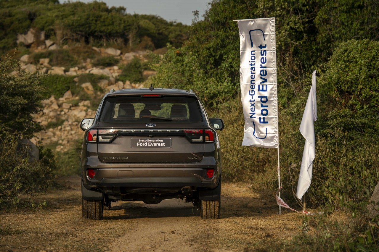 Cận cảnh Ford Everest Titanium Plus giá 1,452 tỷ đồng