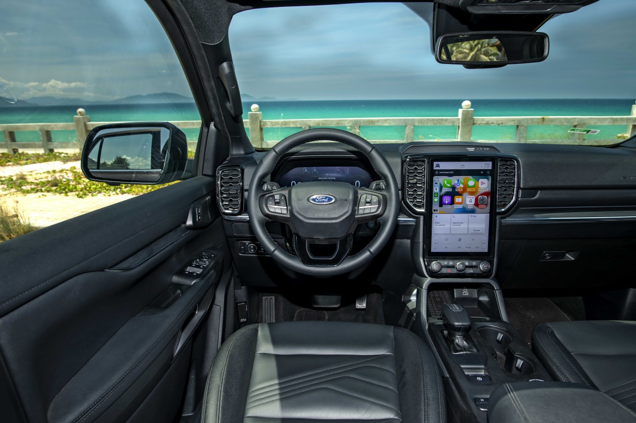 Cận cảnh Ford Everest Titanium Plus giá 1,452 tỷ đồng