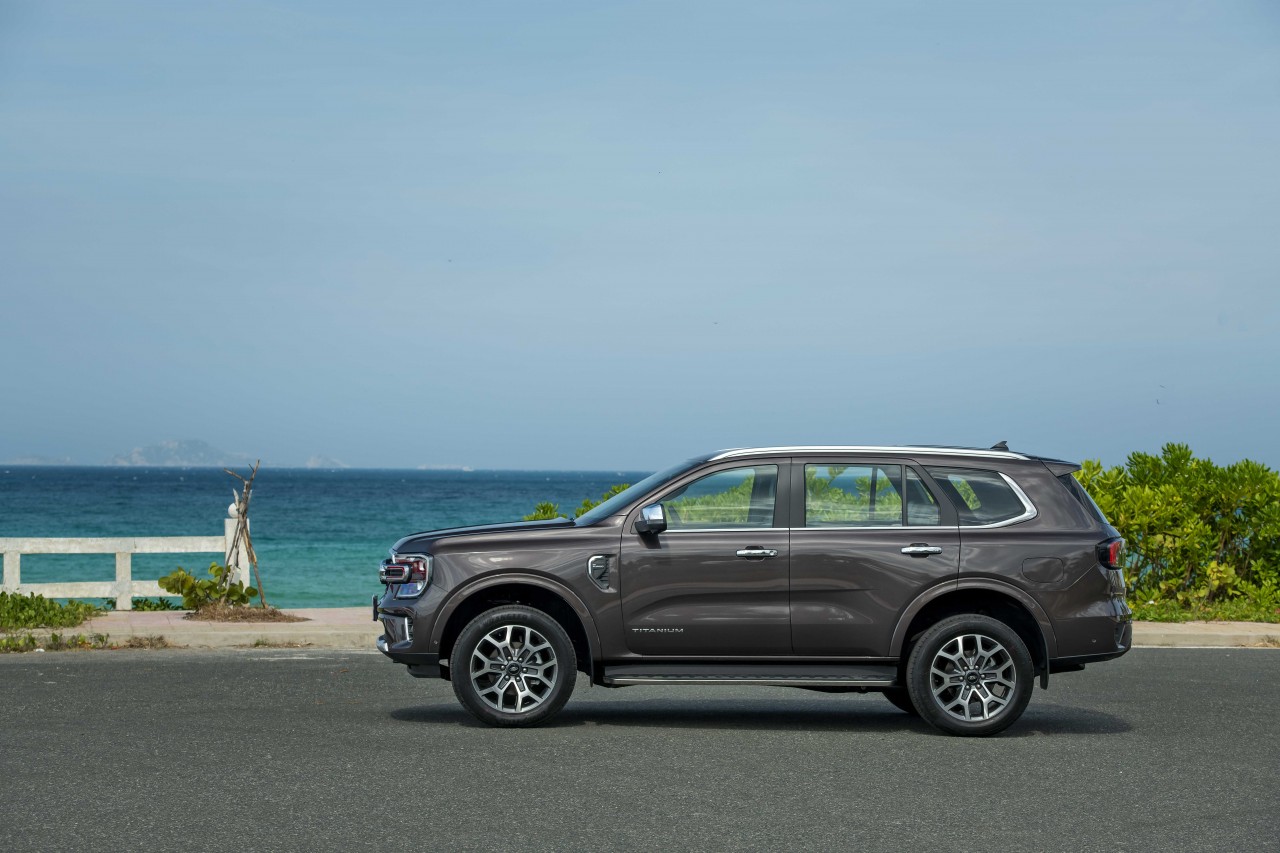 Cận cảnh Ford Everest Titanium Plus giá 1,452 tỷ đồng