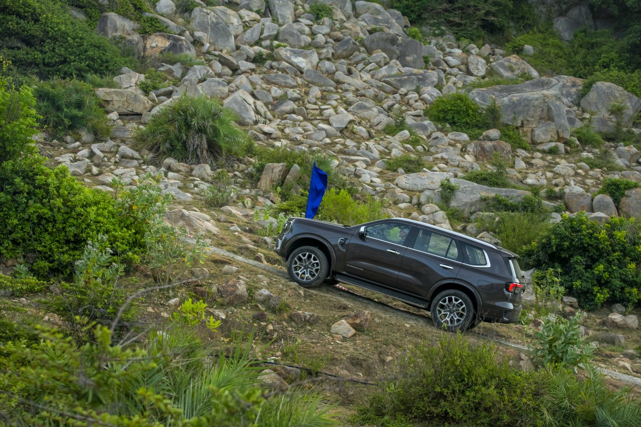 Cận cảnh Ford Everest Titanium Plus giá 1,452 tỷ đồng