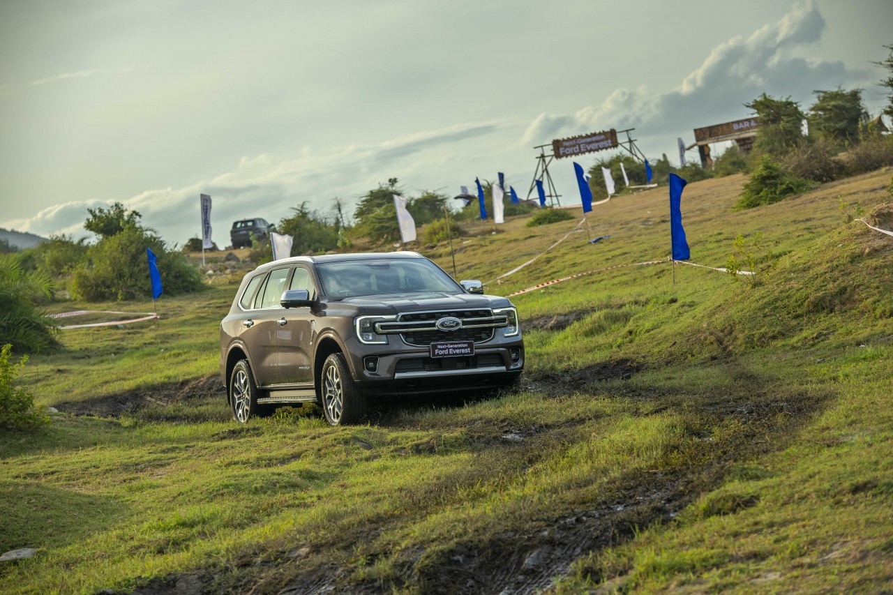 Cận cảnh Ford Everest Titanium Plus giá 1,452 tỷ đồng