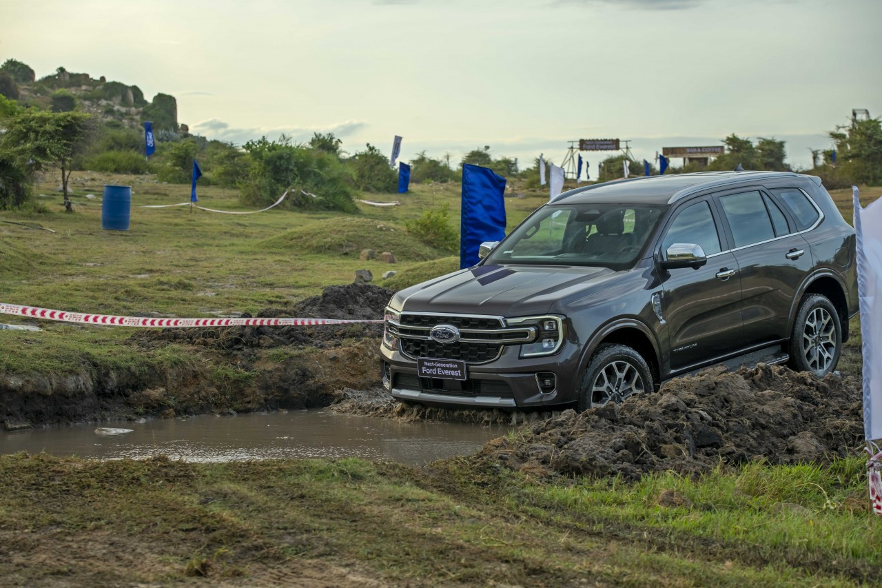 Cận cảnh Ford Everest Titanium Plus giá 1,452 tỷ đồng