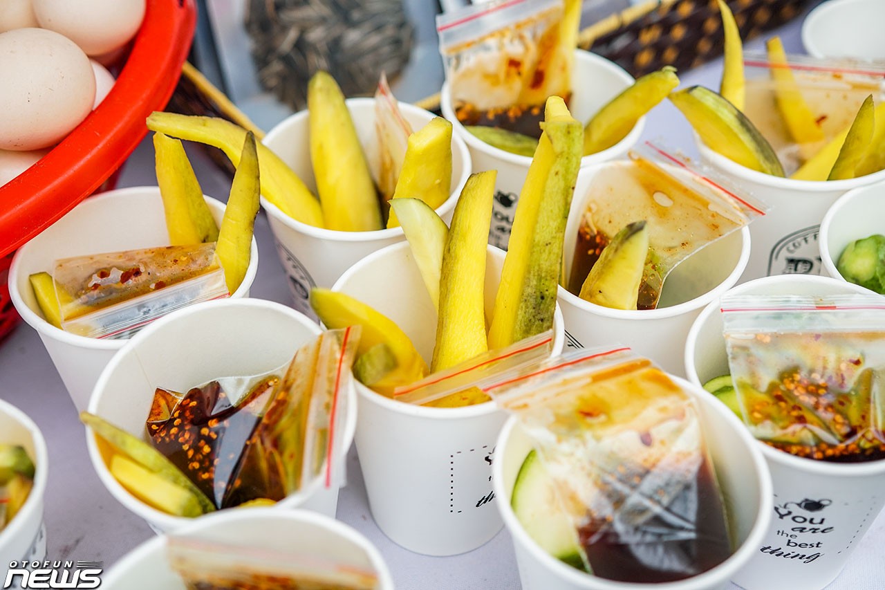 Các gian hàng Foodtour sẵn sàng cho sự kiện Xếp xe kỷ lục hình bản đồ Việt Nam