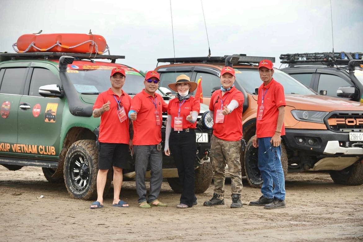 Dấu ấn đội cứu hộ tại sự kiện xếp xe kỷ lục hình bản đồ Việt Nam Dấu ấn đội cứu hộ tại sự kiện xếp xe kỷ lục hình bản đồ Việt Nam