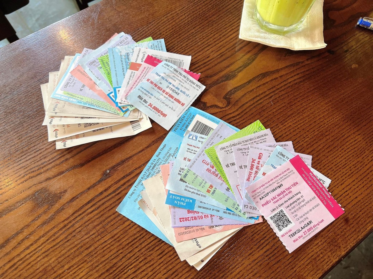 "Em đã một mình cầm vô lăng lái xe từ Bắc vào đến Mũi Cà Mau!" "Em đã một mình cầm vô lăng lái xe từ Bắc vào đến Mũi Cà Mau!"