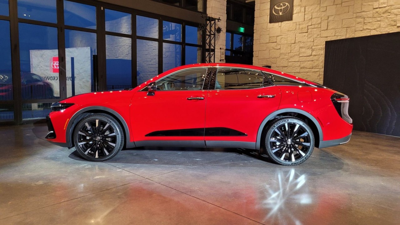 Cận cảnh Toyota Crown 2023 thế hệ mới Cận cảnh Toyota Crown 2023 thế hệ mới