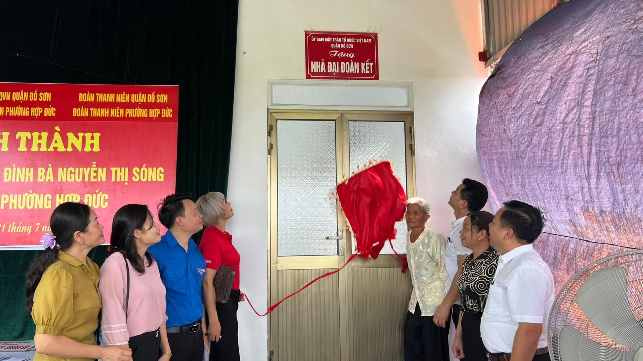 Otofun Hải Phòng tiếp tục các hoạt động từ thiện sau sự kiện Xếp xe kỷ lục Otofun Hải Phòng tiếp tục các hoạt động từ thiện sau sự kiện Xếp xe kỷ lục