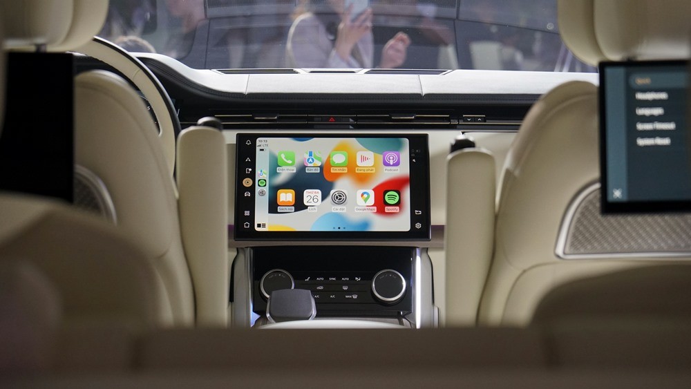 Cận cảnh Range Rover First Edition thế hệ mới tại Việt Nam Cận cảnh Range Rover First Edition thế hệ mới tại Việt Nam