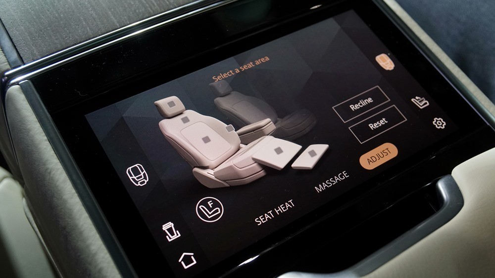 Cận cảnh Range Rover First Edition thế hệ mới tại Việt Nam Cận cảnh Range Rover First Edition thế hệ mới tại Việt Nam