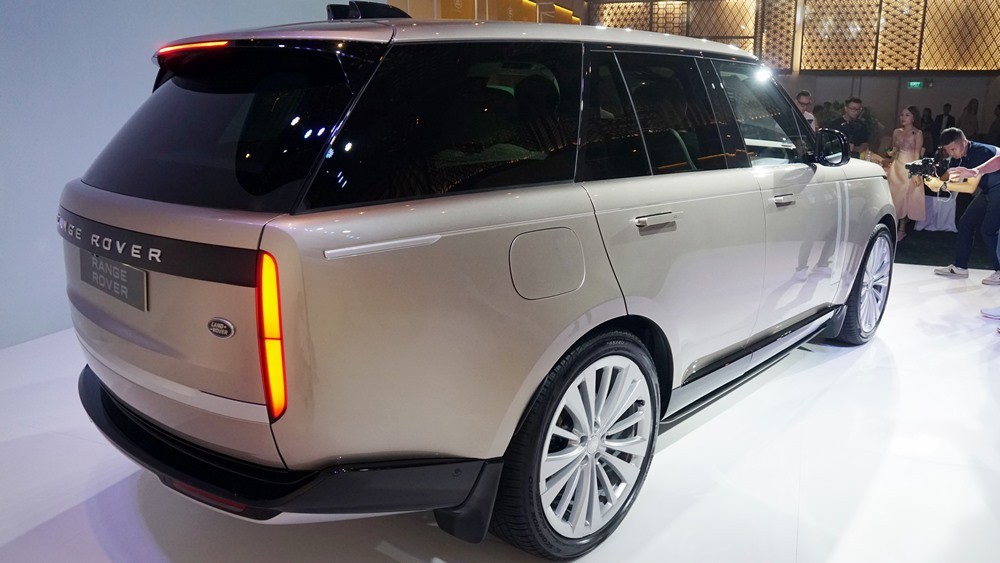 Cận cảnh Range Rover First Edition thế hệ mới tại Việt Nam Cận cảnh Range Rover First Edition thế hệ mới tại Việt Nam