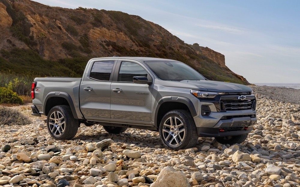 Chevrolet Colorado 2023 ra mắt, thiết kế như Silverado