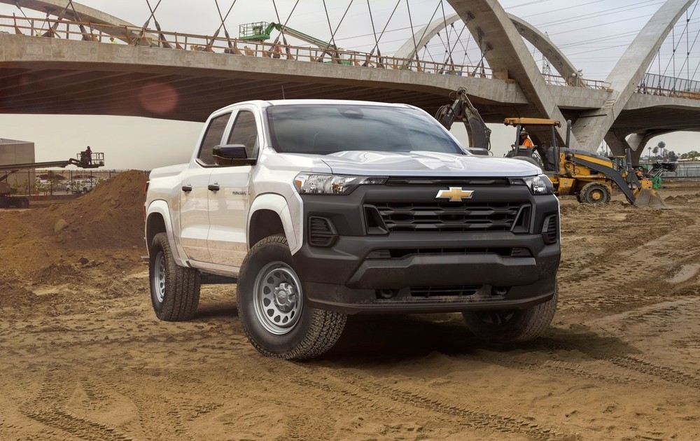 Chevrolet Colorado 2023 ra mắt, thiết kế như Silverado