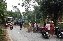 Chồng chết vợ gãy chân do tông phải chó chạy qua đường