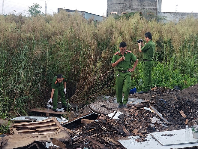 Bắt quả tang hãng giặt Monarch Laundry xả thải ra sông Soài Rạp bat qua tang hang giat monarch laundry xa thai ra song soai rap