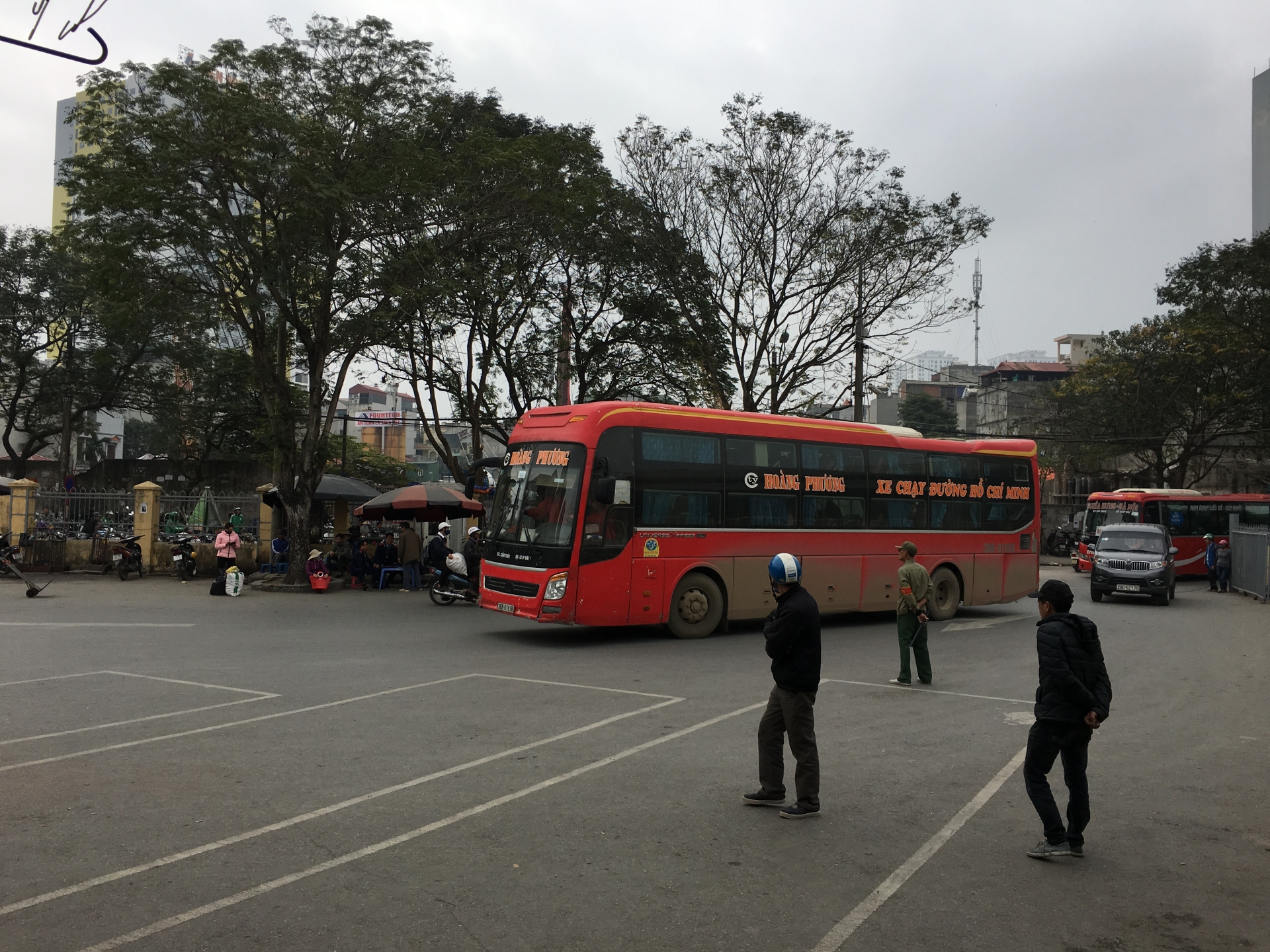 nguoi lao dong tro lai thu do sau nghi tet ben xe giap bat dong bat thuong