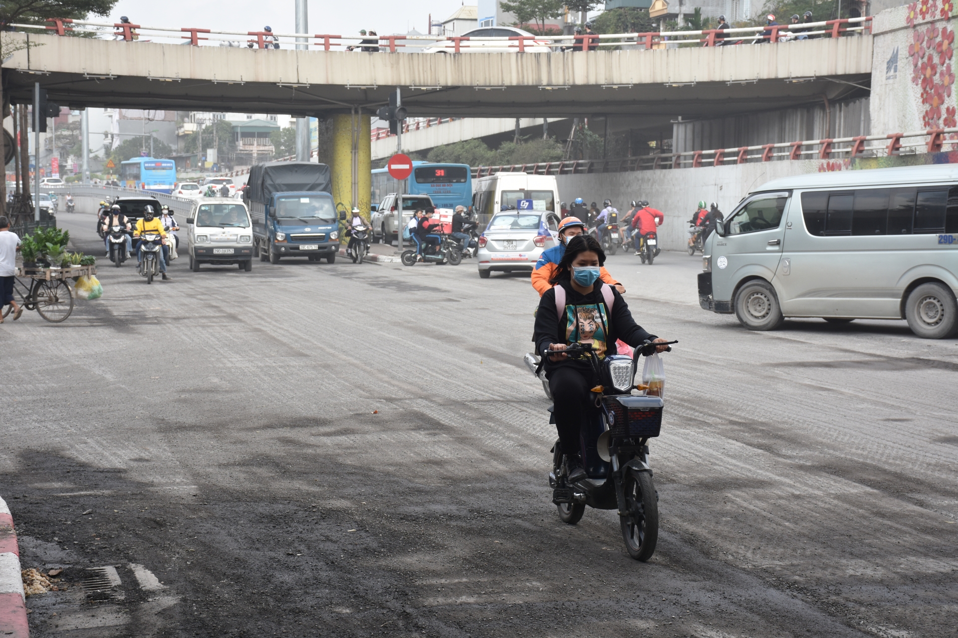 nhieu duong pho o ha noi bi cao xoi de sua chua dip cuoi nam