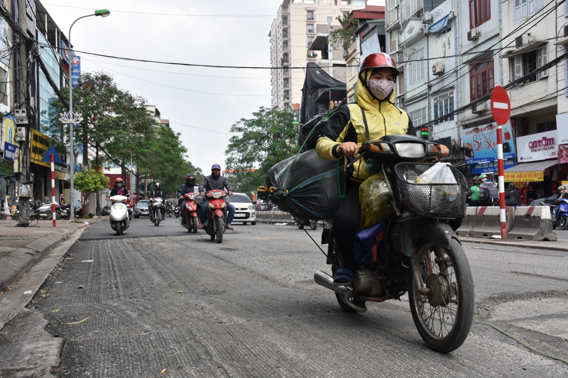 nhieu duong pho o ha noi bi cao xoi de sua chua dip cuoi nam