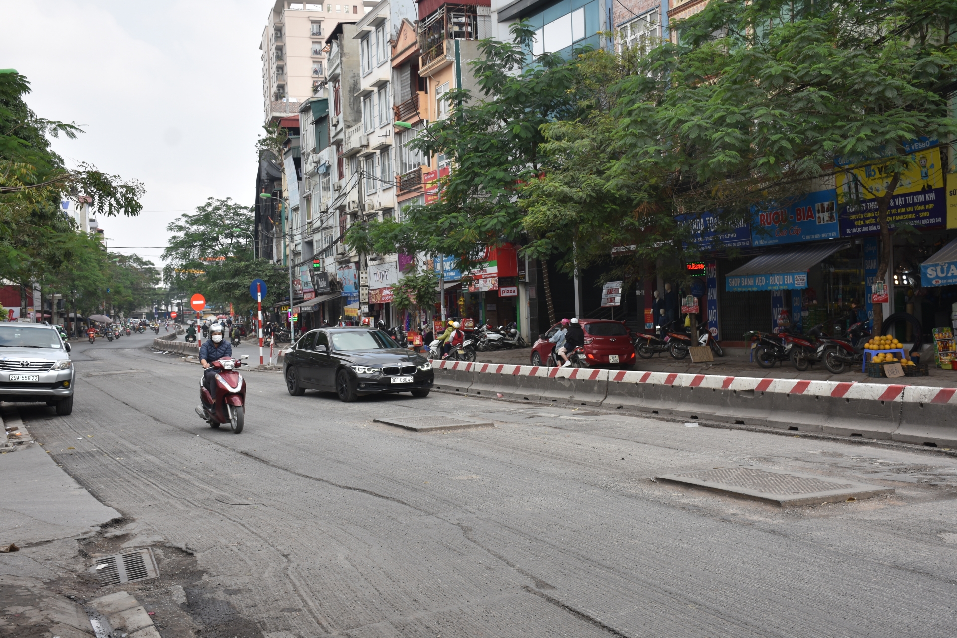 nhieu duong pho o ha noi bi cao xoi de sua chua dip cuoi nam