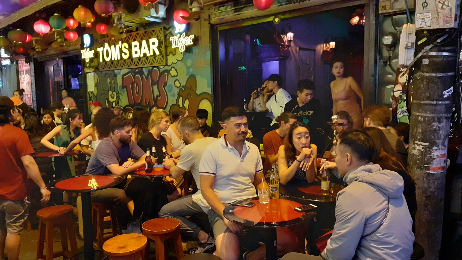 Quán bar, quán nhậu trung tâm phố cổ Hà Nội ra sao sau khi Nghị định 100 có hiệu lực? cac quan bar quan nhau trung tam pho co ha noi ra sao sau nghi dinh 100