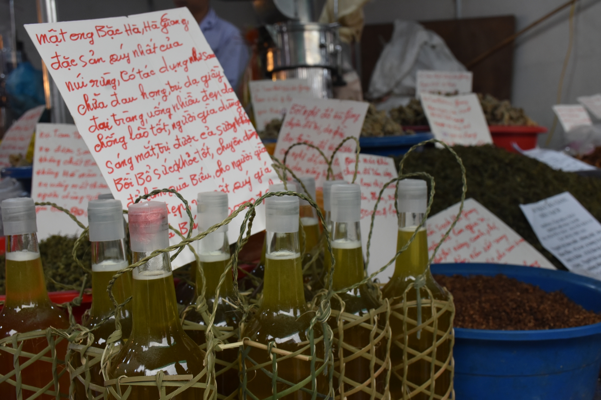 nguoi lao dong no nuc di hoi cho xuan rinh do dip tet