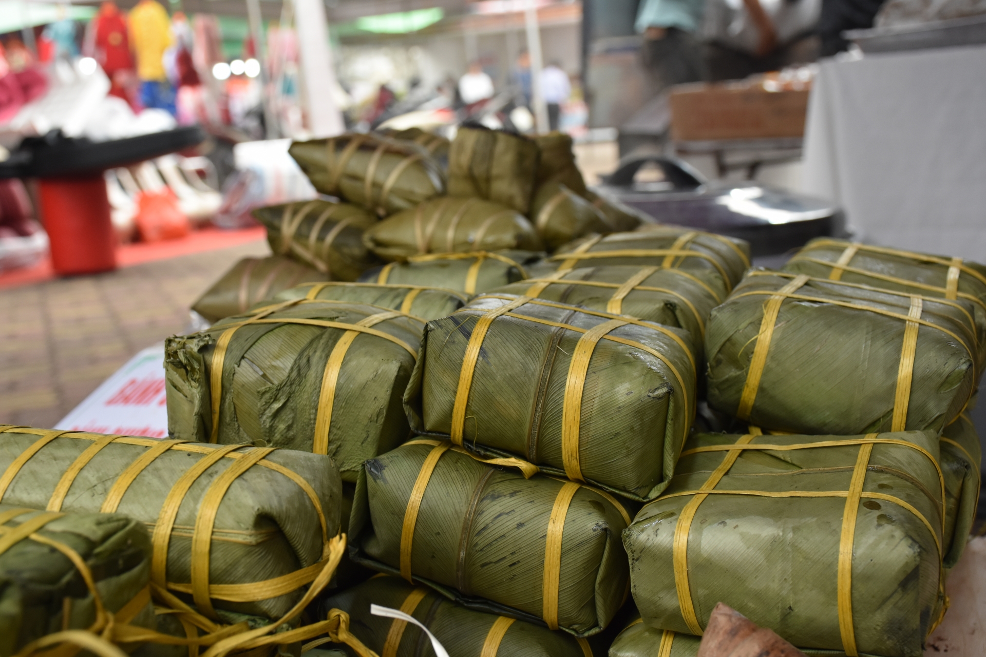 nguoi lao dong no nuc di hoi cho xuan rinh do dip tet