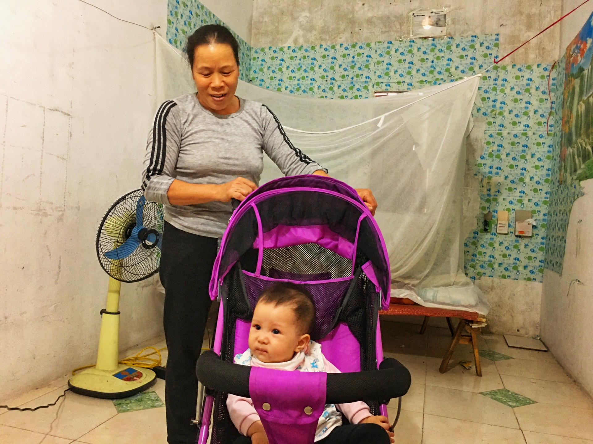 Cuộc sống ngột ngạt ở phòng trọ 9m2: "Em chán cảnh này lắm rồi!" cuoc song ngot ngat o phong tro 9m2 em chan canh nay lam roi