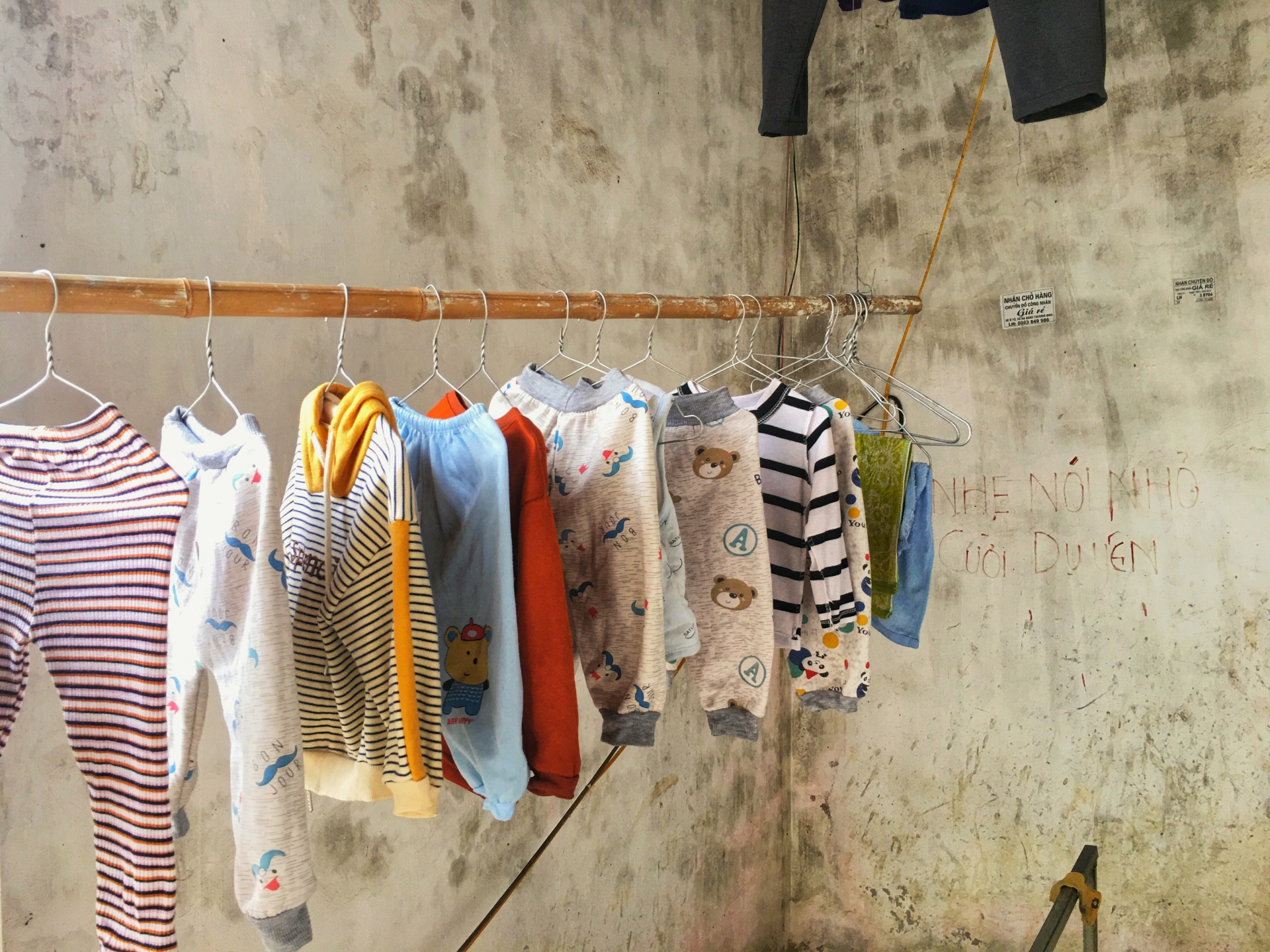 Cuộc sống ngột ngạt ở phòng trọ 9m2: "Em chán cảnh này lắm rồi!" cuoc song ngot ngat o phong tro 9m2 em chan canh nay lam roi