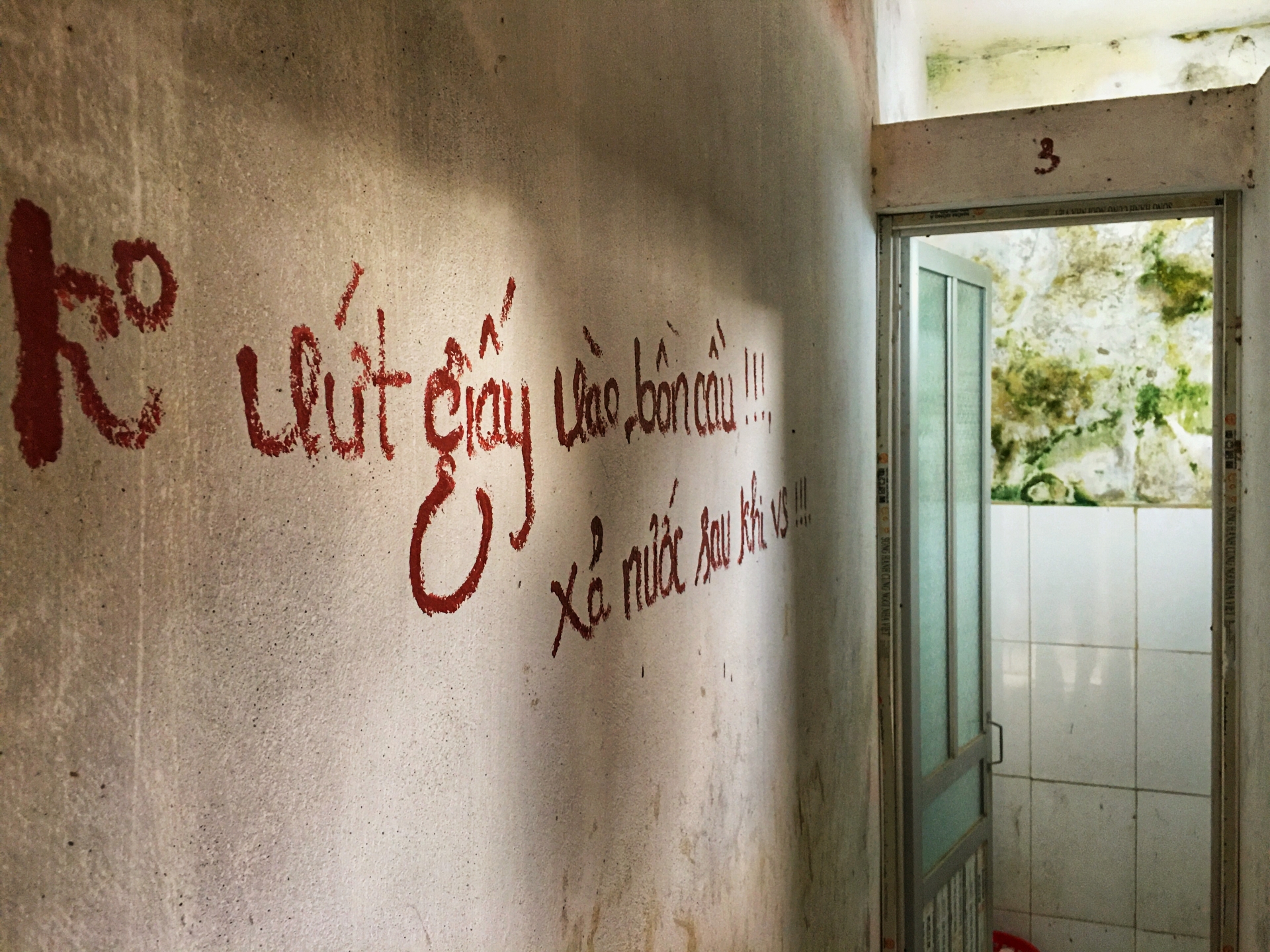 Cuộc sống ngột ngạt ở phòng trọ 9m2: "Em chán cảnh này lắm rồi!" cuoc song ngot ngat o phong tro 9m2 em chan canh nay lam roi