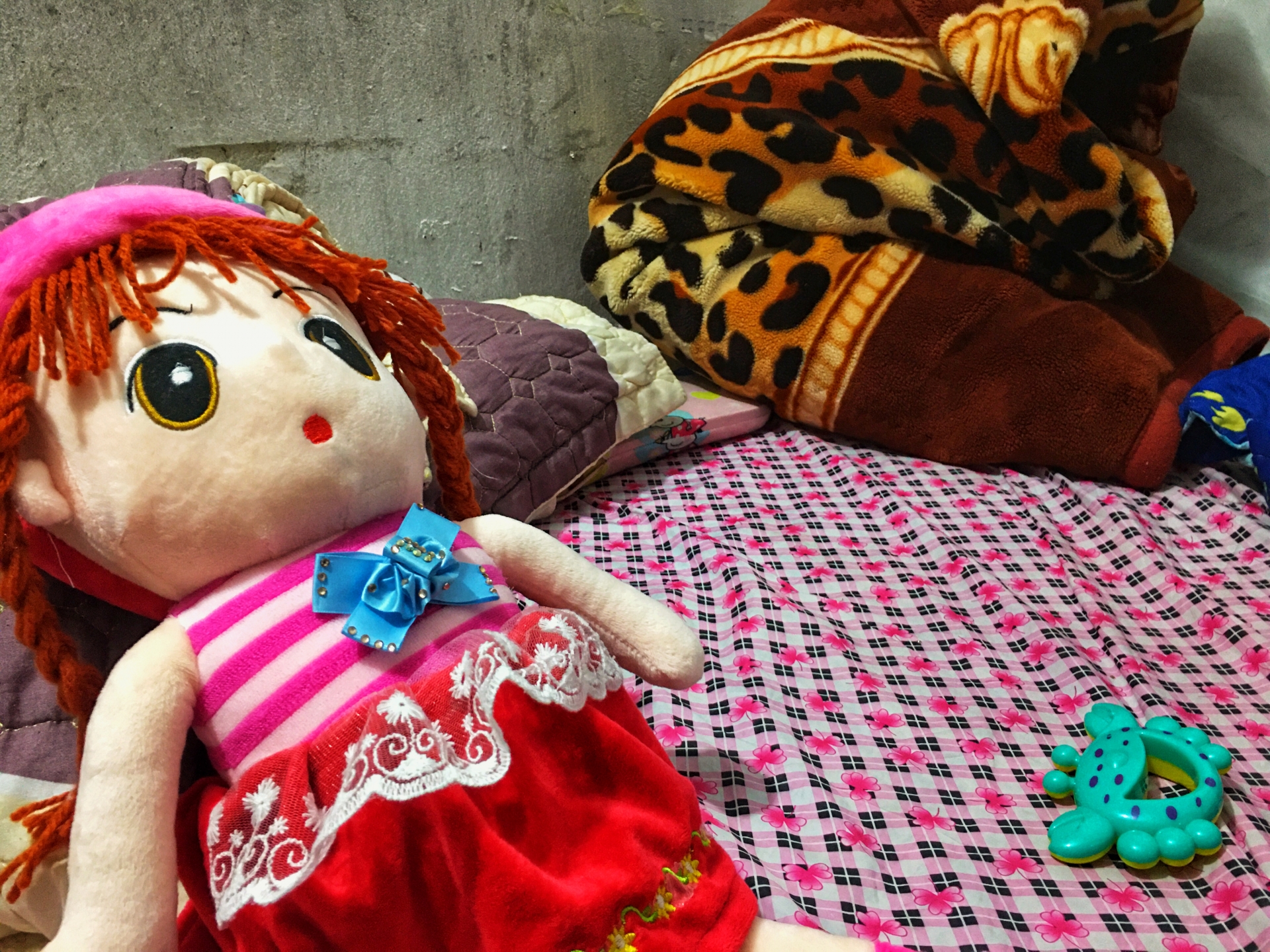 Cuộc sống ngột ngạt ở phòng trọ 9m2: "Em chán cảnh này lắm rồi!" cuoc song ngot ngat o phong tro 9m2 em chan canh nay lam roi