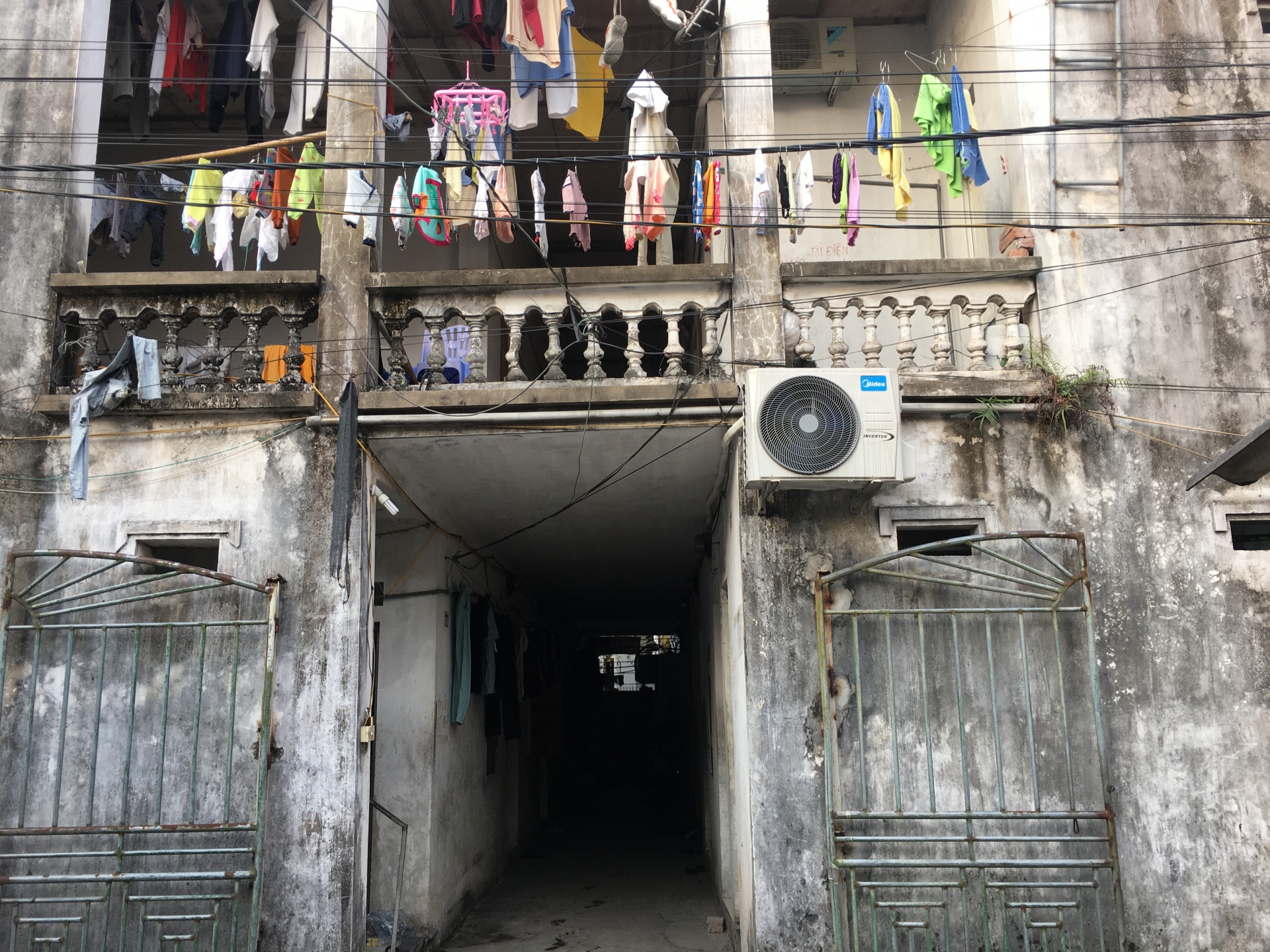 Cuộc sống ngột ngạt ở phòng trọ 9m2: "Em chán cảnh này lắm rồi!" cuoc song ngot ngat o phong tro 9m2 em chan canh nay lam roi