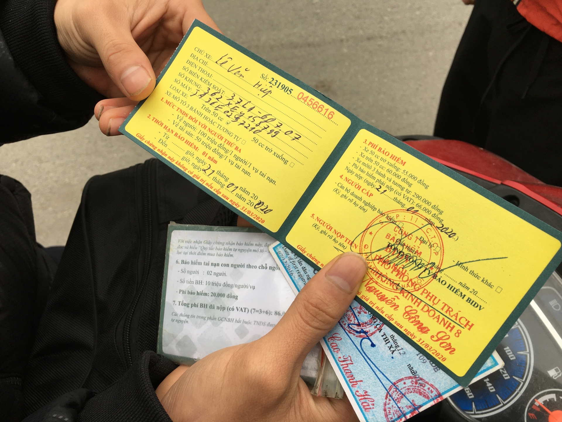 phoi mat ngoai duong ban bao hiem kiem them thu nhap dip tet