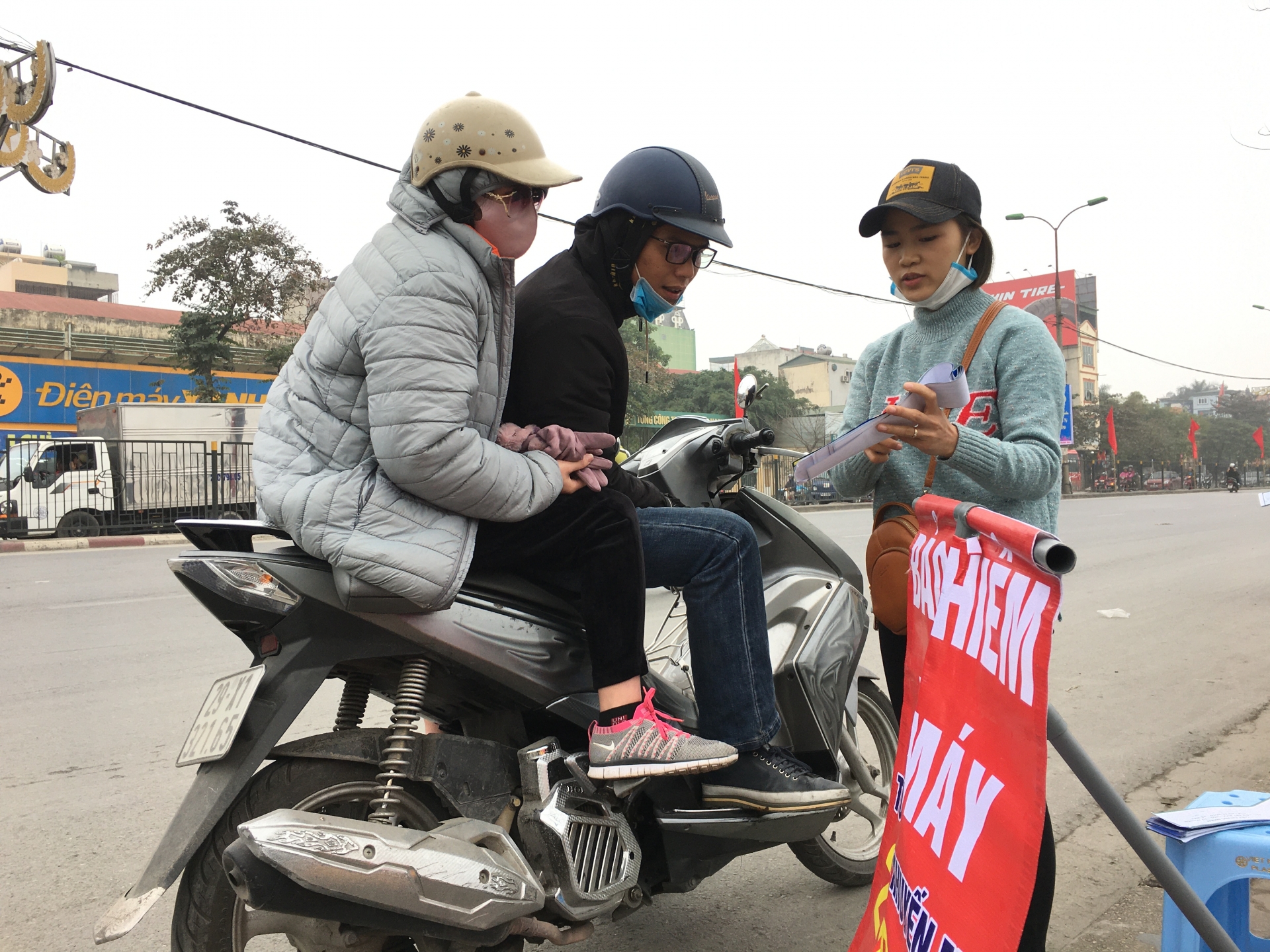 phoi mat ngoai duong ban bao hiem kiem them thu nhap dip tet