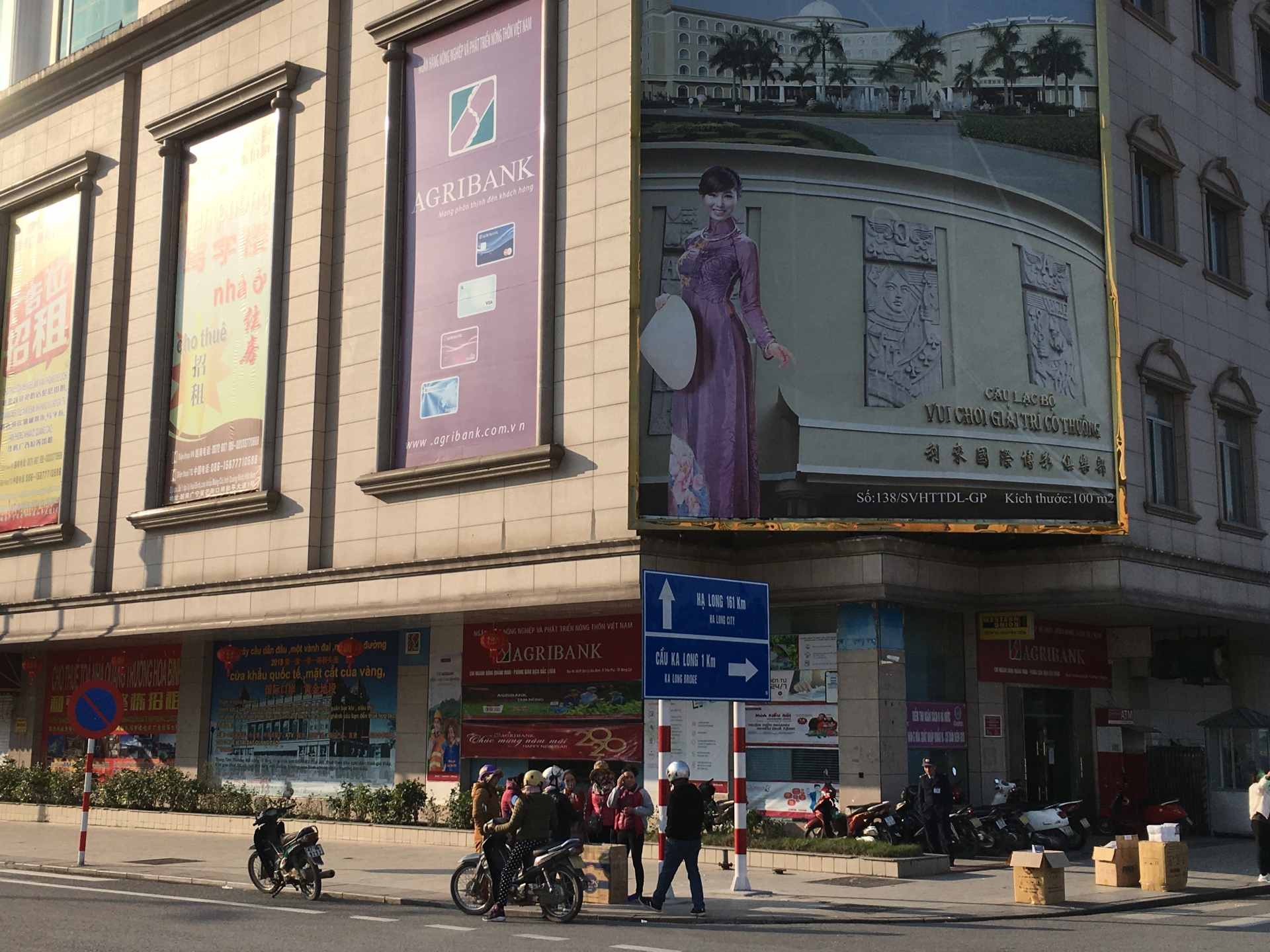 thuong lai trung quoc o at sang vung bien khau trang y te chay hang