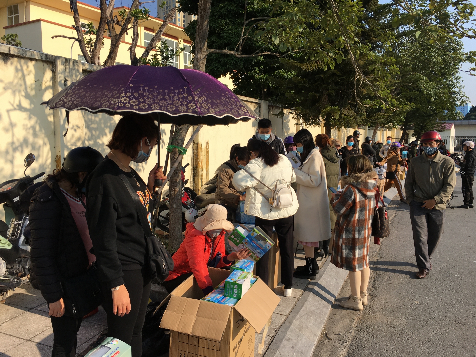 thuong lai trung quoc o at sang vung bien khau trang y te chay hang