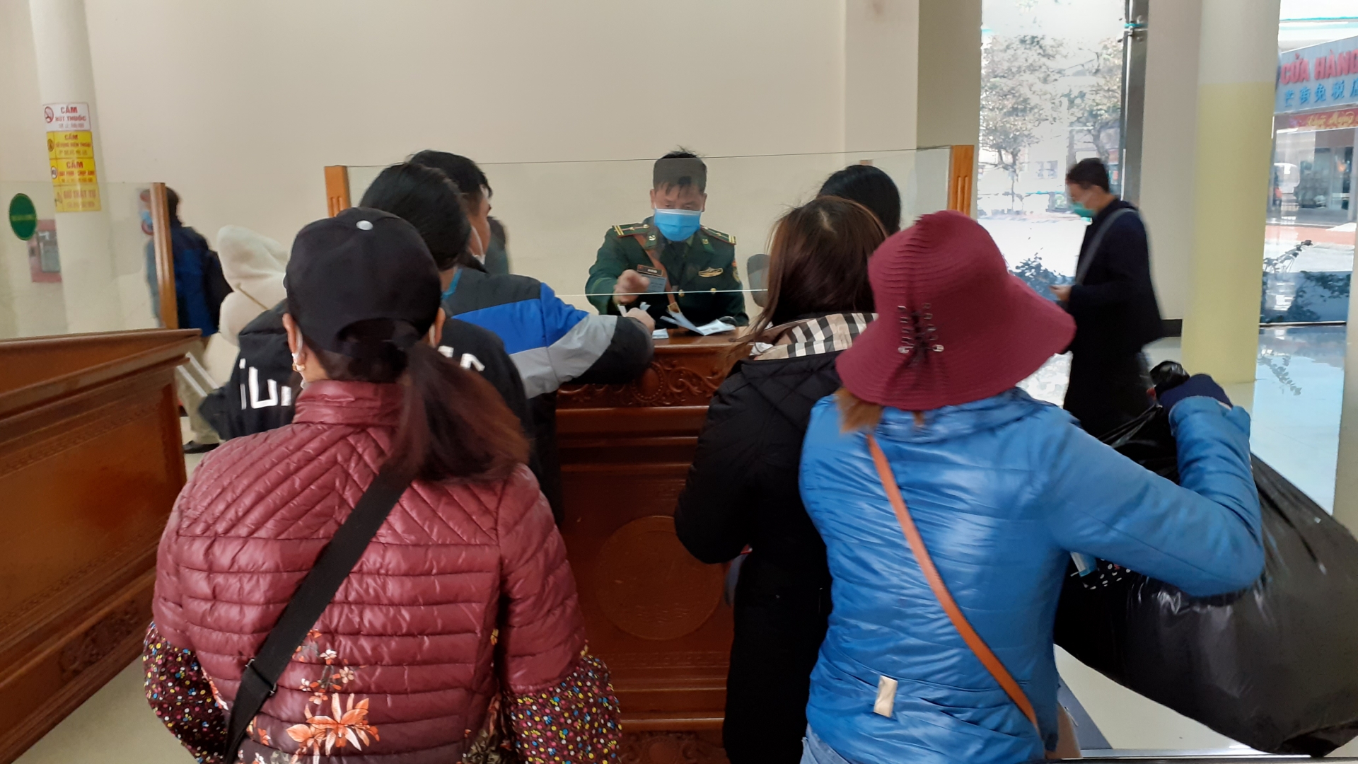 Hai đầu cửa khẩu Việt - Trung căng mình đối phó nạn dịch virus corona hai dau cua khau viet trung cang minh doi pho nan dich virus corona