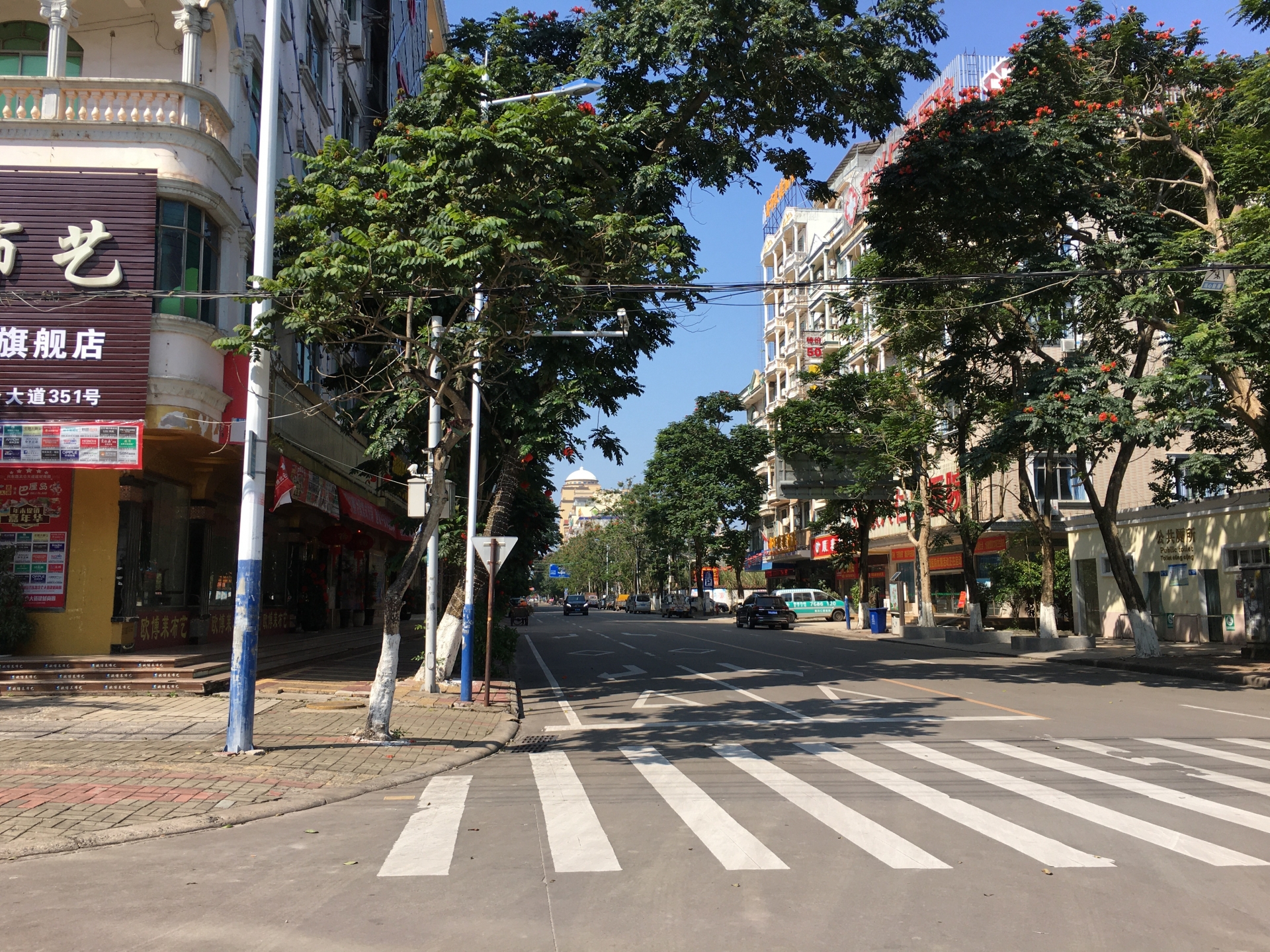 Lo sợ đại dịch virus corona: TP Đông Hưng "cửa đóng then cài", phố xá vắng lạ thường lo so dai dich virus corona tp dong hung cua dong then cai pho xa vang la thuong