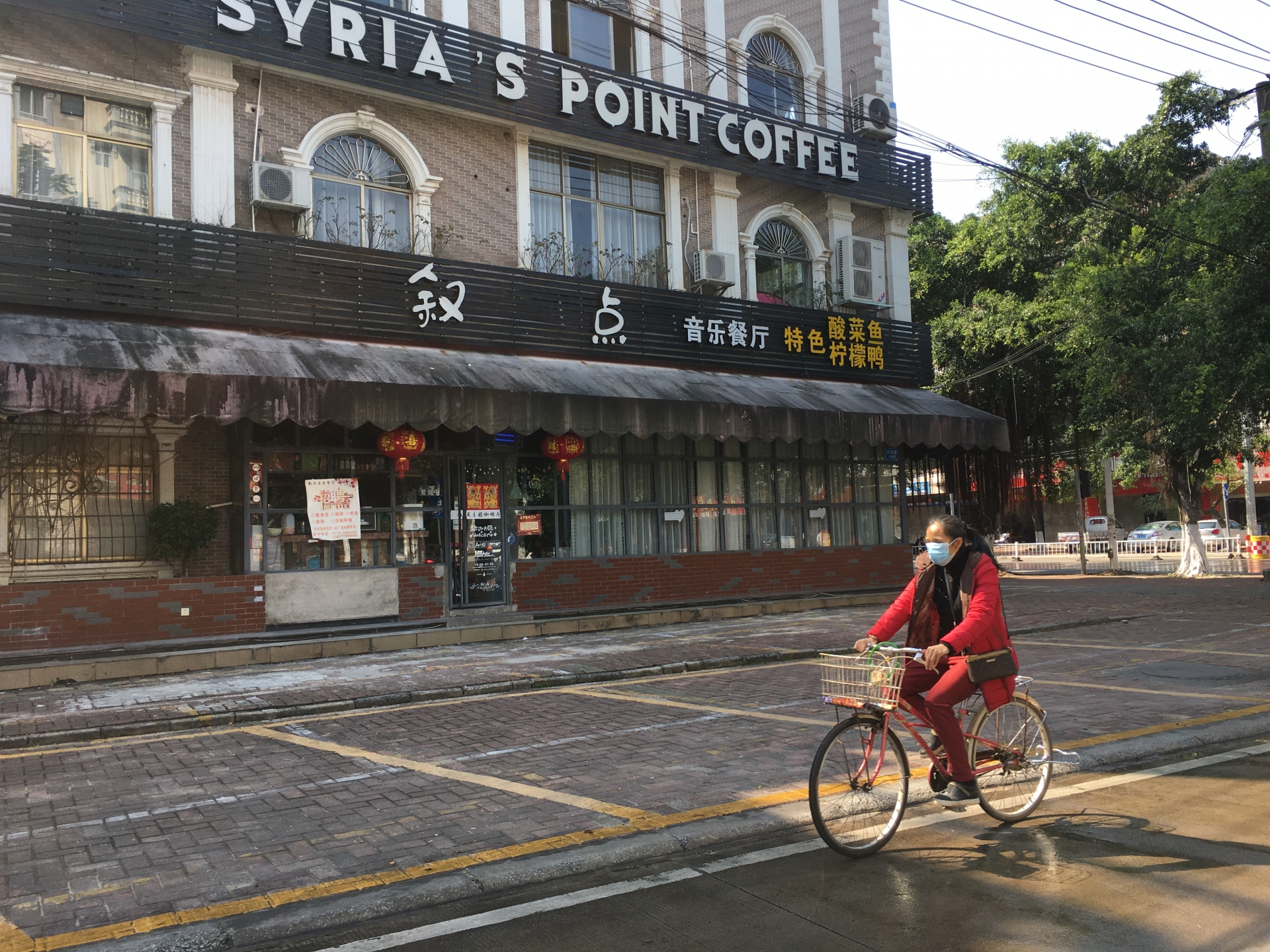 Lo sợ đại dịch virus corona: TP Đông Hưng "cửa đóng then cài", phố xá vắng lạ thường lo so dai dich virus corona tp dong hung cua dong then cai pho xa vang la thuong