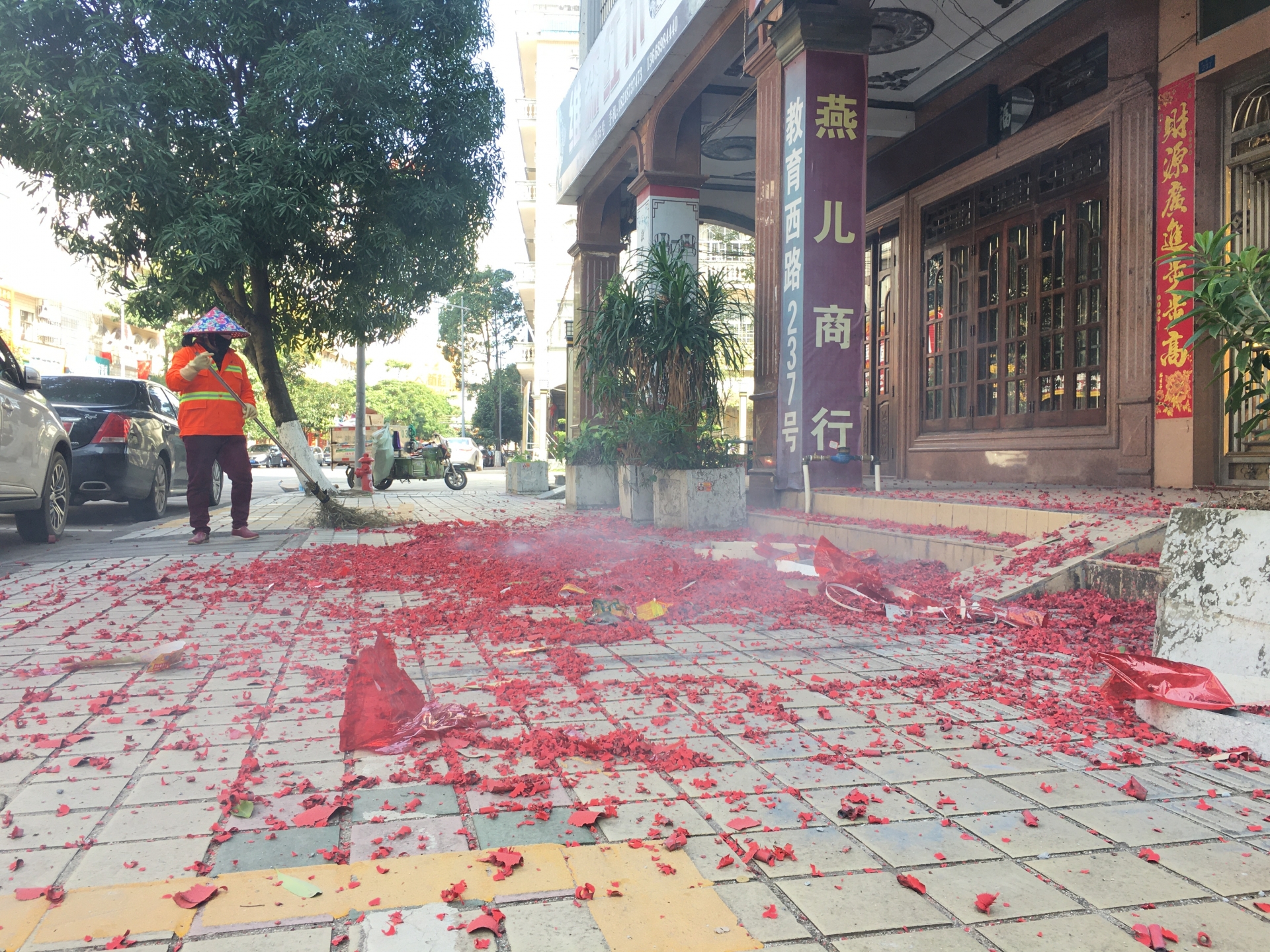 Lo sợ đại dịch virus corona: TP Đông Hưng "cửa đóng then cài", phố xá vắng lạ thường lo so dai dich virus corona tp dong hung cua dong then cai pho xa vang la thuong