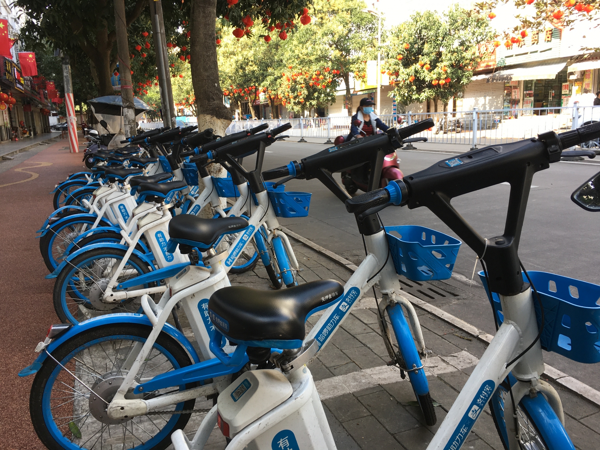 Lo sợ đại dịch virus corona: TP Đông Hưng "cửa đóng then cài", phố xá vắng lạ thường lo so dai dich virus corona tp dong hung cua dong then cai pho xa vang la thuong