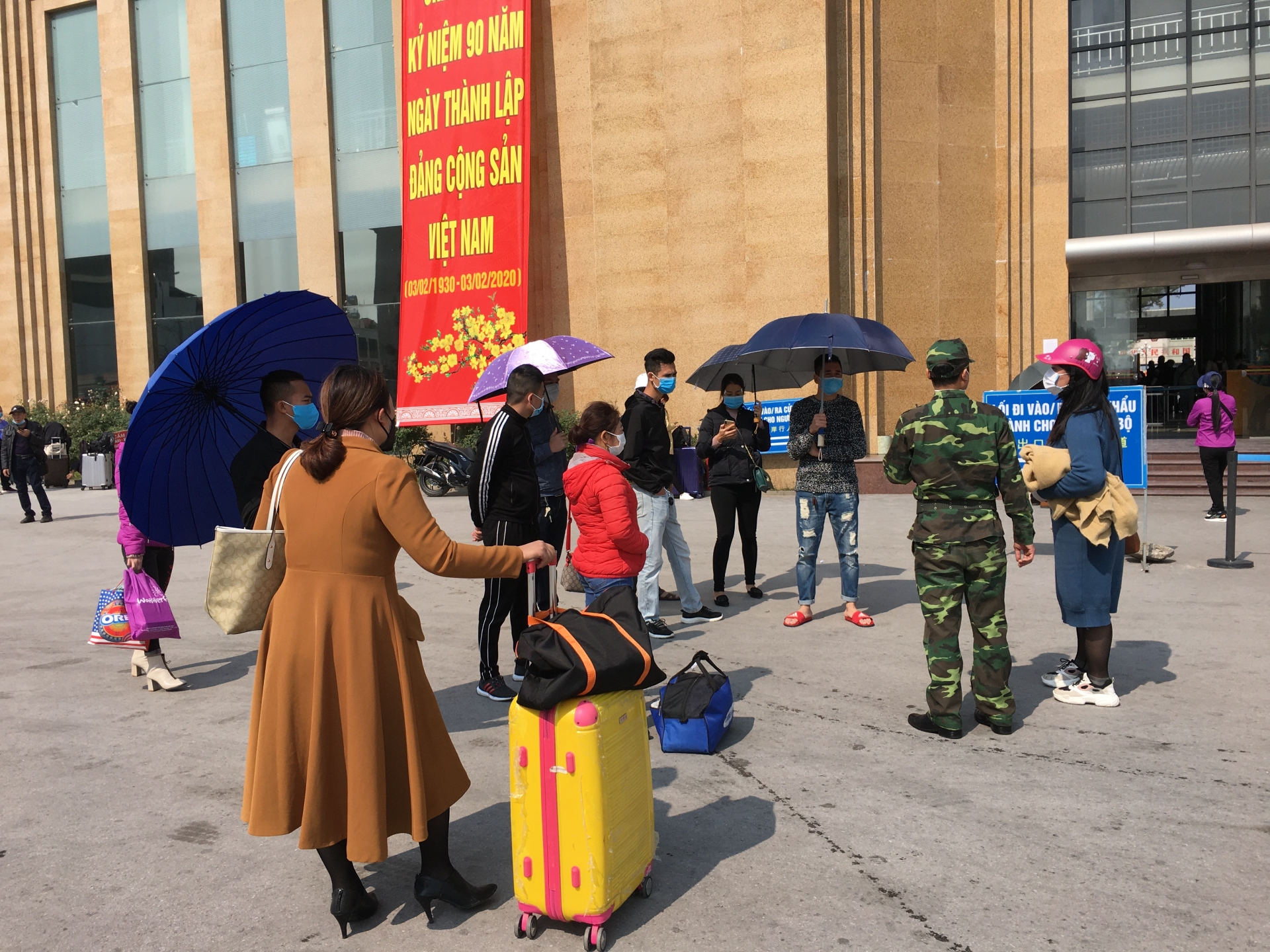 Tạm ngừng xuất nhập cảnh tại cửa khẩu quốc tế Móng Cái tam ngung xuat nhap canh tai cua khau quoc te mong cai