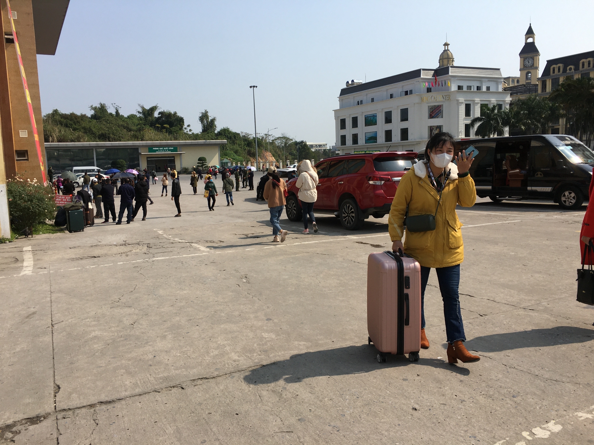 Tạm ngừng xuất nhập cảnh tại cửa khẩu quốc tế Móng Cái tam ngung xuat nhap canh tai cua khau quoc te mong cai