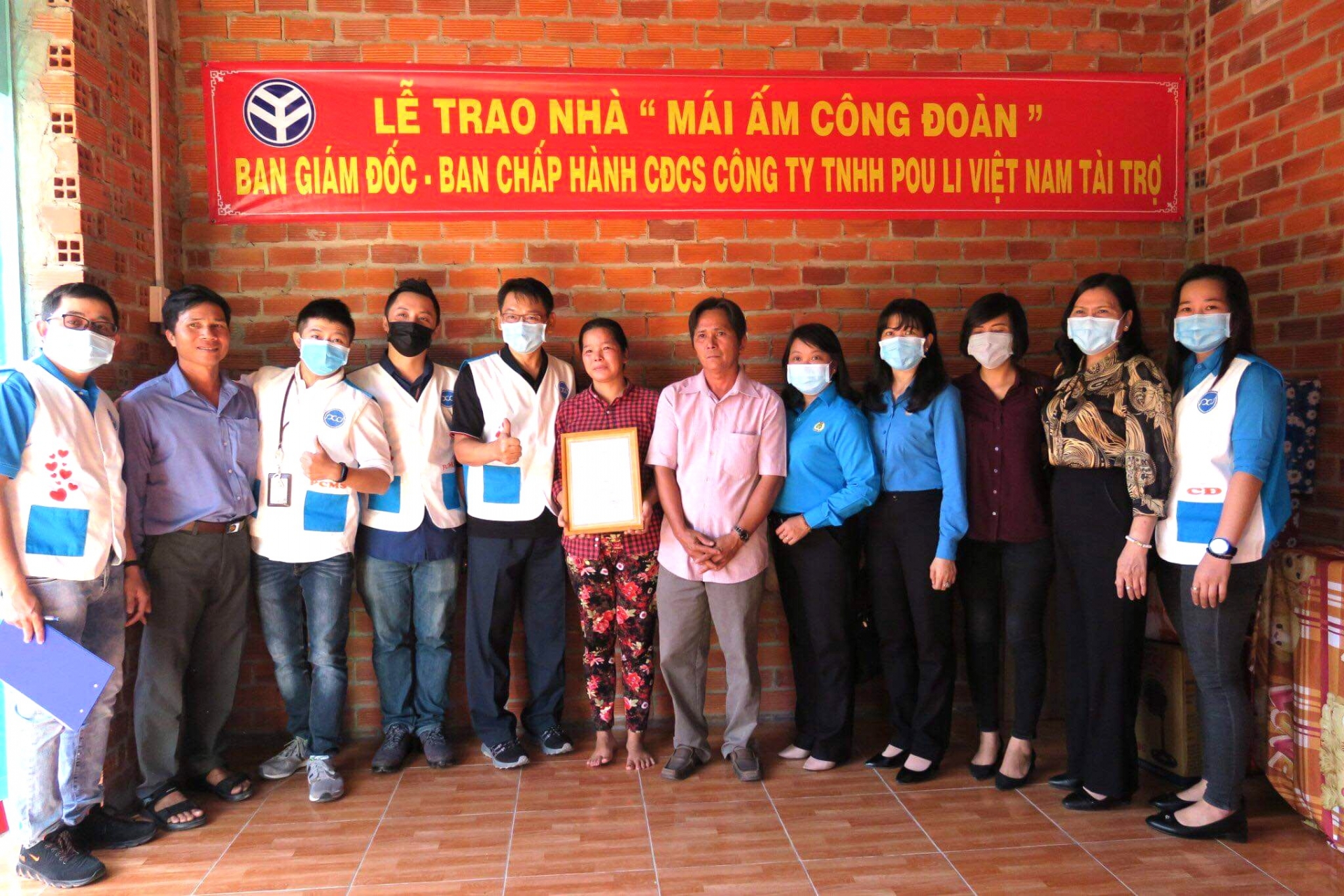 Công đoàn Công ty TNHH Pou Li VN: Trao 2 căn nhà mái ấm cho đoàn viên khó khăn